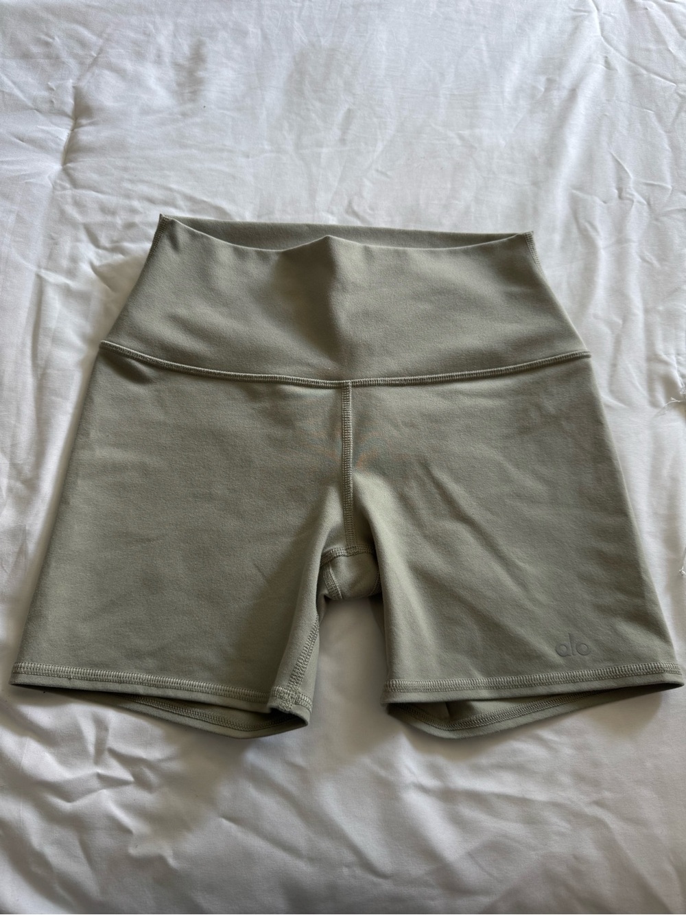 Alo Yoga 5" Airbrush High-Waist Biker Shorts - Aura